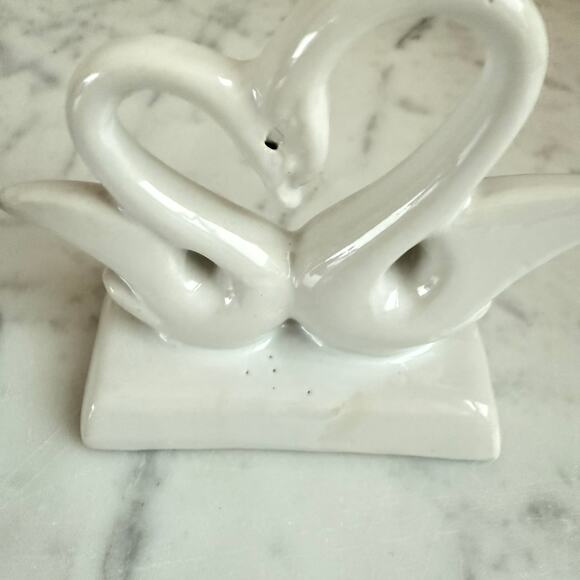 Vintage White Ceramic Swan Figurines – Pair – 3.75” Tall - Picture 7 of 7
